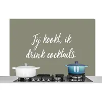 KitchenYeah Spatscherm keuken 120x80 cm - Kookplaat achterwand Jij kookt, ik drink cocktails - Koken - Quotes - Spreuken - Muurbeschermer - Spatwand fornuis - Hoogwaardig aluminium