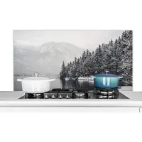 KitchenYeah Spatscherm keuken 120x60 cm - Kookplaat achterwand Water - Winter - Natuur - Dennenboom - Muurbeschermer - Spatwand fornuis - Hoogwaardig aluminium