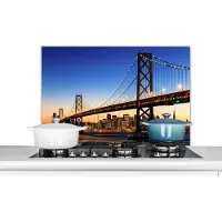 KitchenYeah Spatscherm keuken - San Francisco - Skyline - Brug - Verlichting - Stad - Amerika - Wandscherm keuken - Kookplaat achterwand - 80x55 cm - Aluminium