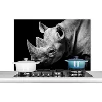 KitchenYeah Spatscherm keuken 100x65 cm - Kookplaat achterwand Dieren - Neushoorn - Zwart - Wit - Portret - Muurbeschermer - Spatwand fornuis - Hoogwaardig aluminium