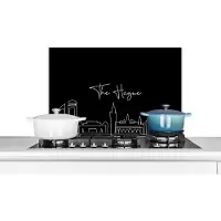 KitchenYeah Spatscherm keuken 60x40 cm - Kookplaat achterwand Den Haag - Skyline - Zwart wit - Nederland - Line art - Muurbeschermer - Spatwand fornuis - Hoogwaardig aluminium