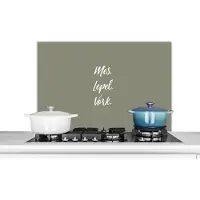 KitchenYeah Spatscherm keuken 80x55 cm - Kookplaat achterwand Spreuken - Mes. Lepel. Vork. - Quotes - Bestek - Muurbeschermer - Spatwand fornuis - Hoogwaardig aluminium