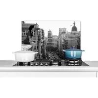 KitchenYeah Spatscherm keuken 60x40 cm - Kookplaat achterwand Madrid - Architectuur - Spanje - Vrouw - Muurbeschermer - Spatwand fornuis - Hoogwaardig aluminium