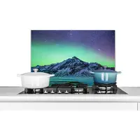 KitchenYeah Spatscherm keuken 60x40 cm - Kookplaat achterwand Berg - Noorderlicht - Zweden - Sneeuw - Groen - Winter - Muurbeschermer - Spatwand fornuis - Hoogwaardig aluminium