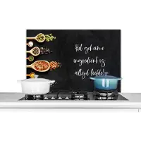 KitchenYeah Spatscherm keuken 90x60 cm - Kookplaat achterwand Spreuken - Keuken - Het geheime ingrediënt is altijd liefde! - Quotes - Liefde - Muurbeschermer - Spatwand fornuis - Hoogwaardig aluminium