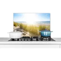 KitchenYeah Spatscherm keuken 70x50 cm - Kookplaat achterwand Strand - Duin - Zon - Zee - Zomer - Muurbeschermer - Spatwand fornuis - Hoogwaardig aluminium