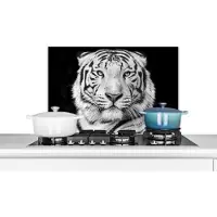 KitchenYeah Spatscherm keuken 70x50 cm - Kookplaat achterwand Tijger - Zwart - Wit - Portret - Dieren - Muurbeschermer - Spatwand fornuis - Hoogwaardig aluminium