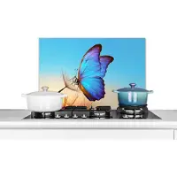 KitchenYeah Spatscherm - Blauw - Insect - Lucht - Spatwand - 70x50 cm - Muurbeschermer - Spatscherm vlinder - Keuken achterwand - Keuken decoratie - Spatscherm dieren