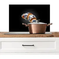KitchenYeah Spatscherm keuken 60x40 cm - Kookplaat achterwand Croissant - Bloemenpatroon - Delftsblauw - Muurbeschermer - Spatwand fornuis - Hoogwaardig aluminium