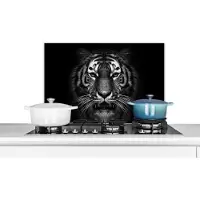 KitchenYeah Spatscherm keuken 60x40 cm - Kookplaat achterwand Tijger - Dieren - Zwart - Wit - Portret - Wild - Muurbeschermer - Spatwand fornuis - Hoogwaardig aluminium