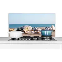KitchenYeah Spatscherm - Keuken decoratie - Schelpen - Zand - Zomer - Lucht - Keuken - Spatscherm keuken - 100x50 cm - Spatwand - Muurbeschermer - Achterwand keuken