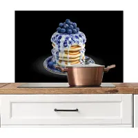 KitchenYeah Spatscherm keuken 90x60 cm - Kookplaat achterwand Pannenkoeken - Blauwe Bessen - Bord - Muurbeschermer - Spatwand fornuis - Hoogwaardig aluminium