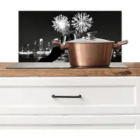 KitchenYeah Spatscherm keuken 60x30 cm - Kookplaat achterwand Vuurwerk - Proosten - Skyline - Champagne - Muurbeschermer - Spatwand fornuis - Hoogwaardig aluminium
