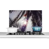 KitchenYeah Spatscherm keuken 90x60 cm - Kookplaat achterwand Palmbladeren - Zon - Zomer - Muurbeschermer - Spatwand fornuis - Hoogwaardig aluminium