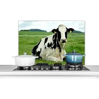 KitchenYeah Spatscherm keuken 90x60 cm - Kookplaat achterwand Koe - Gras - Dieren - Berg - Muurbeschermer - Spatwand fornuis - Hoogwaardig aluminium