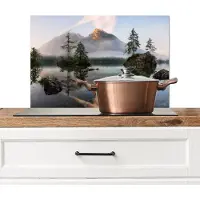 KitchenYeah Spatscherm keuken 60x40 cm - Kookplaat achterwand Water - Landschap - Berg - Bomen - Muurbeschermer - Spatwand fornuis - Hoogwaardig aluminium