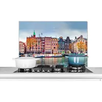 KitchenYeah Spatscherm keuken 80x55 cm - Kookplaat achterwand Architectuur - Water - Boot - Stad - Muurbeschermer - Spatwand fornuis - Hoogwaardig aluminium