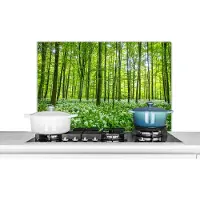 KitchenYeah Spatscherm keuken 90x60 cm - Kookplaat achterwand Bos - Bomen - Groen - Muurbeschermer - Spatwand fornuis - Hoogwaardig aluminium