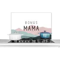 KitchenYeah Spatscherm keuken 80x55 cm - Kookplaat achterwand Mama - Bonus Mama - Spreuken - Quotes - Muurbeschermer - Spatwand fornuis - Hoogwaardig aluminium