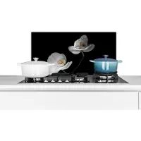 KitchenYeah Spatscherm keuken 60x30 cm - Kookplaat achterwand Orchidee - Bloemen - Zwart - Wit - Stilleven - Muurbeschermer - Spatwand fornuis - Hoogwaardig aluminium