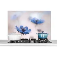 KitchenYeah Spatscherm keuken 100x65 cm - Kookplaat achterwand Cosmos - Bloemen - Natuur - Blauw - Muurbeschermer - Spatwand fornuis - Hoogwaardig aluminium