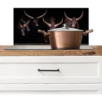 KitchenYeah Spatscherm keuken 70x30 cm - Kookplaat achterwand Stieren - Dieren - Bruin - Donker - Muurbeschermer - Spatwand fornuis - Hoogwaardig aluminium