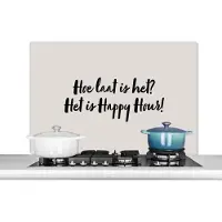 KitchenYeah Spatscherm keuken 100x65 cm - Kookplaat achterwand Quote - Taupe - Hoe laat is het? het is happy hour! - Muurbeschermer - Spatwand fornuis - Hoogwaardig aluminium