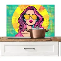 KitchenYeah Spatscherm keuken 90x60 cm - Kookplaat achterwand Zonnebril - Vrouw - Zonnig - Geel - Muurbeschermer - Spatwand fornuis - Hoogwaardig aluminium