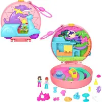 Polly Pocket Poppen en Speelset Adventure Moped Compact Reis Speelgoed met 2 Micro Poppen en Huisdier- en Voertuigaccessoires