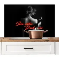 KitchenYeah Spatscherm keuken 100x65 cm - Kookplaat achterwand Wijn - Vrouw - Neon - Quote - Muurbeschermer - Spatwand fornuis - Hoogwaardig aluminium