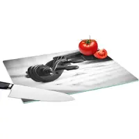 KitchenYeah Glazen Snijplank - 39x28 - Viool van dichtbij weergegeven op boeken bladmuziek - zwart wit - Snijplanken Glas