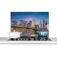 KitchenYeah Spatscherm keuken 90x60 cm - Kookplaat achterwand New York - Brooklyn bridge - Nacht - Muurbeschermer - Spatwand fornuis - Hoogwaardig aluminium
