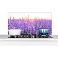 KitchenYeah Spatscherm keuken - Lavendel - Zonsondergang - Bloemen - Paars - Spatwand - Keuken decoratie - 100x50 cm - Achterwand keuken - Muurbeschermer - Spatscherm
