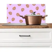 KitchenYeah Spatscherm keuken 70x30 cm - Kookplaat achterwand Pretzels - Eten - Paars - Muurbeschermer - Spatwand fornuis - Hoogwaardig aluminium