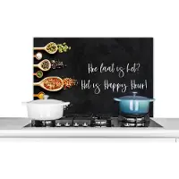 KitchenYeah Spatscherm keuken 90x60 cm - Kookplaat achterwand Hoe laat is het? Het is Happy Hour! - Keuken - Spreuken - Quotes - Kruiden - Muurbeschermer - Spatwand fornuis - Hoogwaardig aluminium