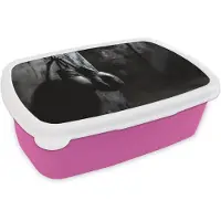 MuchoWow Broodtrommel Roze - Lunchbox Bokshandschoenen - Muur - Duister - Zwart - Brooddoos 18x12x6 cm - Brood lunch box - Broodtrommels voor kinderen en volwassenen
