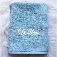 HEMA Handdoek badstof blauw gepersonaliseerd met naam geborduurd 50x100 kraam cadeau