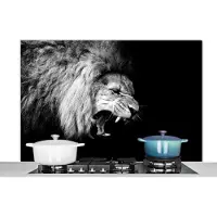 KitchenYeah Spatscherm keuken 120x80 cm - Kookplaat achterwand Leeuw - Portret - zwart - Wit - Dieren - Muurbeschermer - Spatwand fornuis - Hoogwaardig aluminium