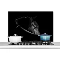 KitchenYeah Spatscherm keuken 100x65 cm - Kookplaat achterwand Paarden - Portret - Zwart - Dieren - Muurbeschermer - Spatwand fornuis - Hoogwaardig aluminium
