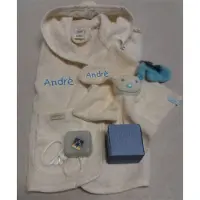 Funnies Kraam-Cadeau-Babypakket-Geboorte-Met naam van de Baby geborduurd-Badjas met naam-Muziek/speeldoosje_Badjas met naam_Knuffel doekje met naam op oor. Baby shower