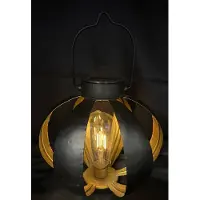 Impuls Metalen solarlamp lantaarn met bulb led- zwart + goud - tafel model / hangend model - hoogte 30 x 22 x 7 cm - Tuindecoratie - Tuinverlichting