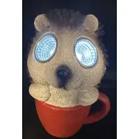 Impuls Polyresin solarlamp "egel in mok" - meerkleurig - met 2 LEDs - Staand model - hoogte 14 x 8 x 7 cm - Tuindecoratie - Tuinverlichting