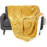 Homescapes Cosy Velvet Triangle Deken - Sherpa Deken Mosterdgeel 160 x 200 cm