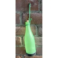 Impuls Glazen solarlamp fles in neon kleur - groen - met 1 witte LED - staand of hangend model - hoogte 24 cm x 7.3 x 7.3 cm - Tuindecoratie - Tuinverlichting