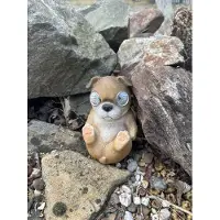 Impuls Polyresin solarlamp "zittende hond" - bruin - met 2 LEDs - Staand model - hoogte 15 x 12 x 8 cm - Tuindecoratie - Tuinverlichting