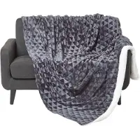 Homescapes Cosy Velvet Triangle Deken - Sherpa Deken Donkergrijs, 160 x 200 cm