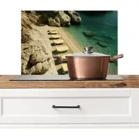 KitchenYeah Spatscherm keuken 70x50 cm - Kookplaat achterwand Strandbedden - Zee - Stenen - Baai - Muurbeschermer - Spatwand fornuis - Hoogwaardig aluminium