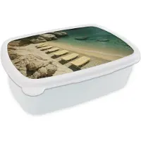 MuchoWow Broodtrommel Wit - Lunchbox Strandbedden - Zee - Stenen - Baai - Brooddoos 18x12x6 cm - Brood lunch box - Broodtrommels voor kinderen en volwassenen