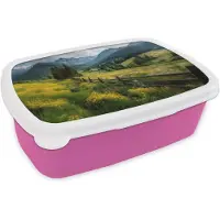 MuchoWow Broodtrommel Roze - Lunchbox Veld - Hek - Bergen - Bloemen - Brooddoos 18x12x6 cm - Brood lunch box - Broodtrommels voor kinderen en volwassenen