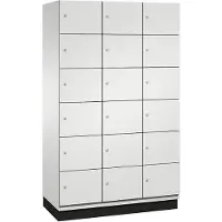 C+P Cambio lockerkast, 3 vakken, 18 vakken, met plint, B 1200 x D 525 x H 1980 mm, lichtgrijs